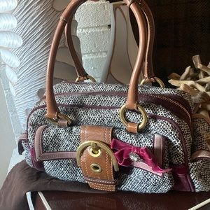 Coach bag  very great conditions clean inside the bag